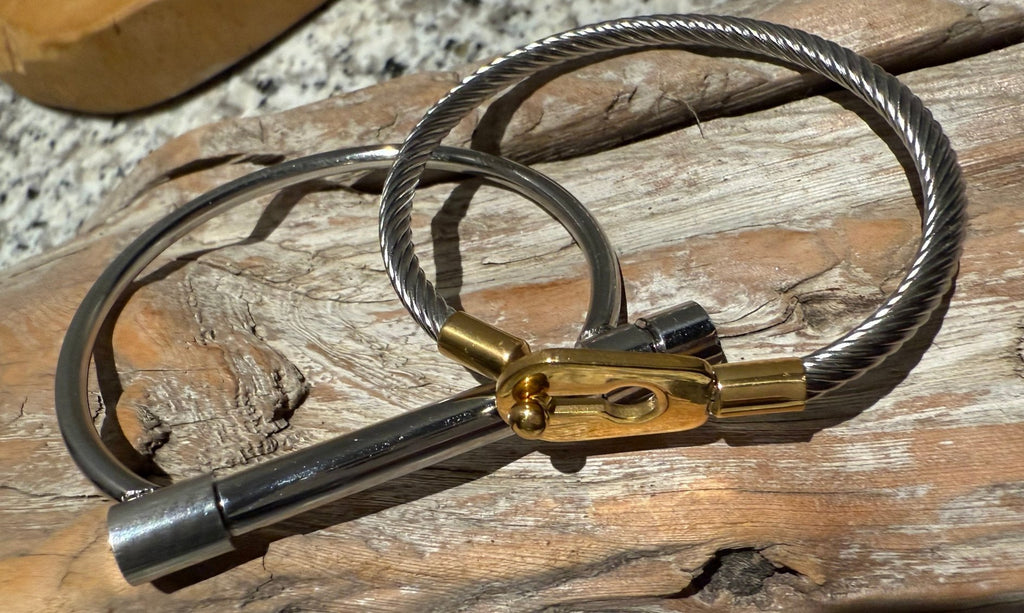 I’m not Twisted Keyhole Mixed Metal Bangle